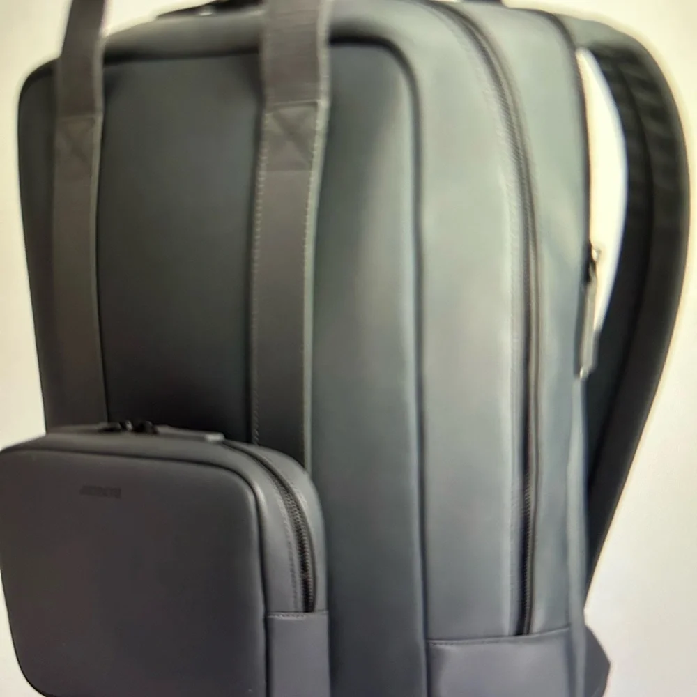 Backpack - Picture 3 of 7